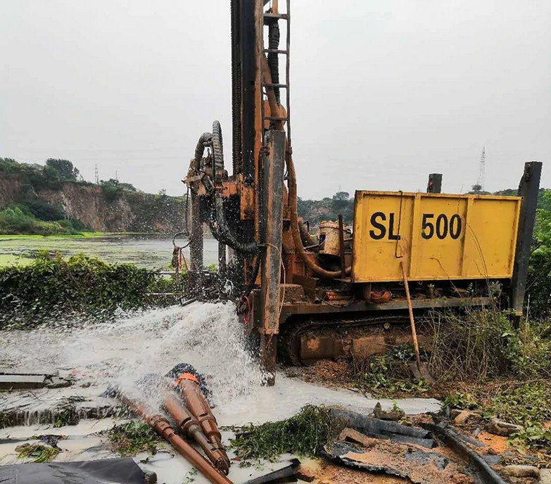 打井取地下水源，为民解忧办实事
